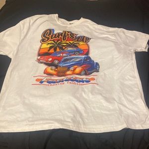 I’m selling a white T shirt I have never wear before. It’s size medium.